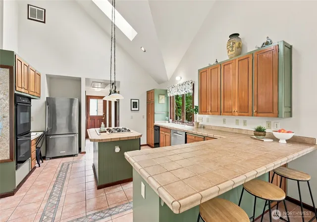 Photo 4 of Single family home for sale at 8025 45th Avenue NE, Seattle, WA 98115 | MLS# NWM2589943 | Listing updated on 2026-10-02