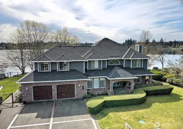 Photo 1 of Single family home for sale at 1860 E Is Lake Dr, Shelton, WA 98584 | MLS# NWM2589945 | Listing updated on 2026-10-01
