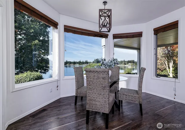 Photo 3 of Single family home for sale at 1860 E Is Lake Dr, Shelton, WA 98584 | MLS# NWM2589945 | Listing updated on 2026-10-01