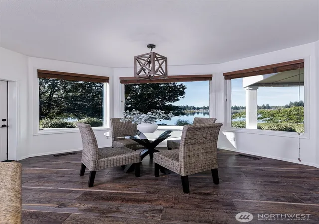 Photo 4 of Single family home for sale at 1860 E Is Lake Dr, Shelton, WA 98584 | MLS# NWM2589945 | Listing updated on 2026-10-01