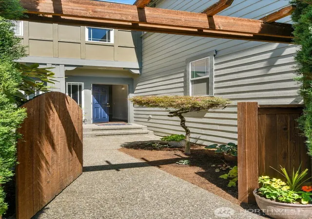 Photo 3 of Townhouse for sale at 6750 163rd Place Se #B, Bellevue, WA 98006 | MLS# NWM2589951 | Listing updated on 2026-10-02