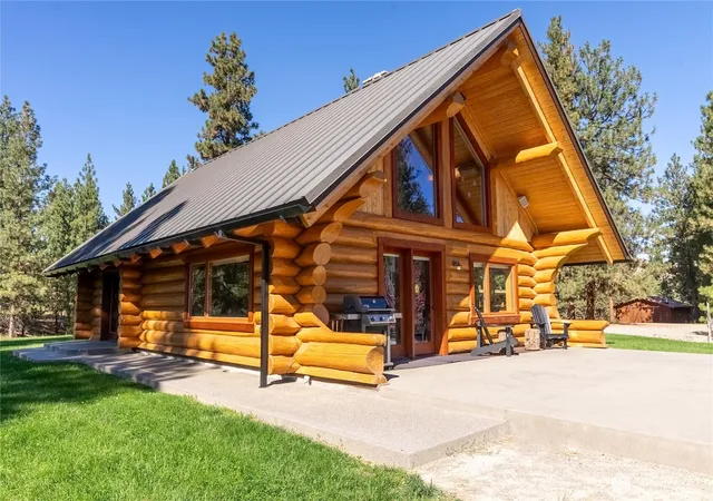 Photo 1 of Single family home for sale at 60 Lobos Run Rd, Winthrop, WA 98862 | MLS# NWM2589967 | Listing updated on 2026-10-02