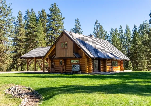 Photo 3 of Single family home for sale at 60 Lobos Run Rd, Winthrop, WA 98862 | MLS# NWM2589967 | Listing updated on 2026-10-02