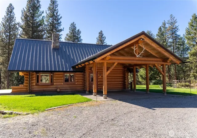 Photo 4 of Single family home for sale at 60 Lobos Run Rd, Winthrop, WA 98862 | MLS# NWM2589967 | Listing updated on 2026-10-02