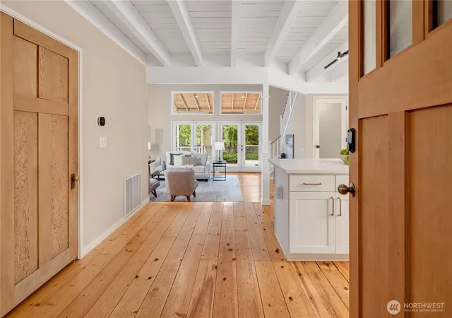 Photo 3 of Single family home for sale at 809 7th Street S, Kirkland, WA 98033 | MLS# NWM2589971 | Listing updated on 2026-10-02