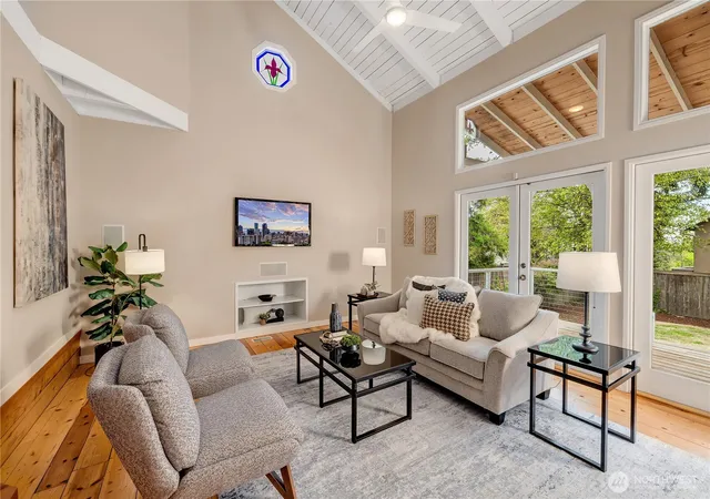 Photo 3 of Single family home for sale at 809 7th Street S, Kirkland, WA 98033 | MLS# NWM2589971 | Listing updated on 2026-10-02
