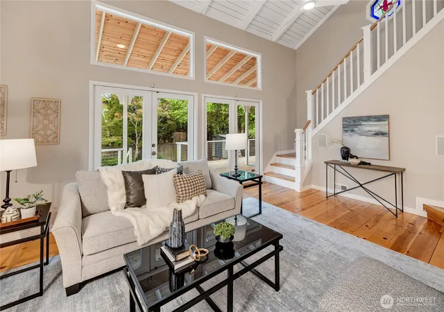 Photo 4 of Single family home for sale at 809 7th Street S, Kirkland, WA 98033 | MLS# NWM2589971 | Listing updated on 2026-10-02