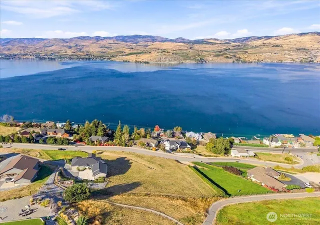 Photo 4 of Land for sale at 155 Grandview Ln, Chelan, WA 98816 | MLS# NWM2589975 | Listing updated on 2026-10-01