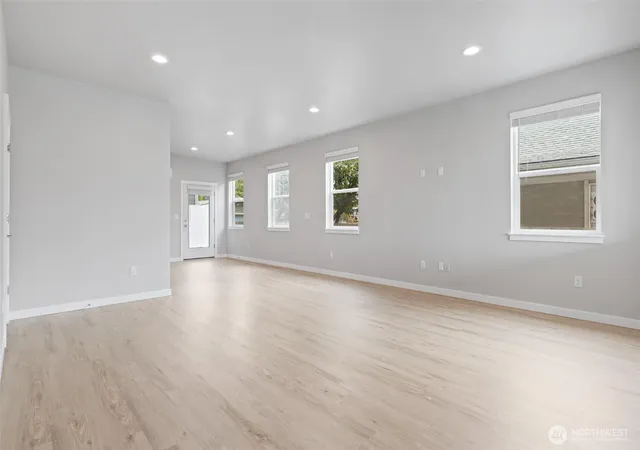 Photo 4 of Single family home for sale at 511 15th Street SE, Puyallup, WA 98372 | MLS# NWM2589982 | Listing updated on 2026-10-15