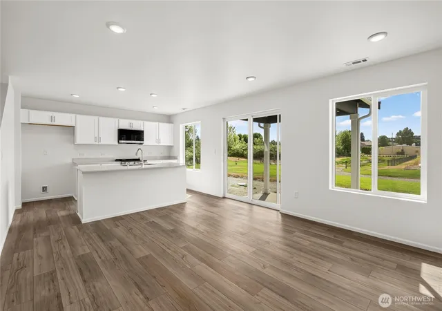 Photo 3 of Single family home for sale at 1437 Salzer Crk Loop, Centralia, WA 98531 | MLS# NWM2589985 | Listing updated on 2026-10-02