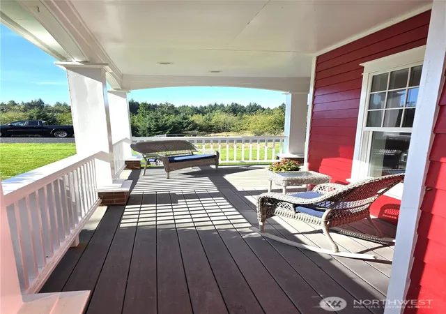 Photo 3 of Single family home for sale at 1200 Lakeview Dr, Ilwaco, WA 98624 | MLS# NWM2589993 | Listing updated on 2026-10-02