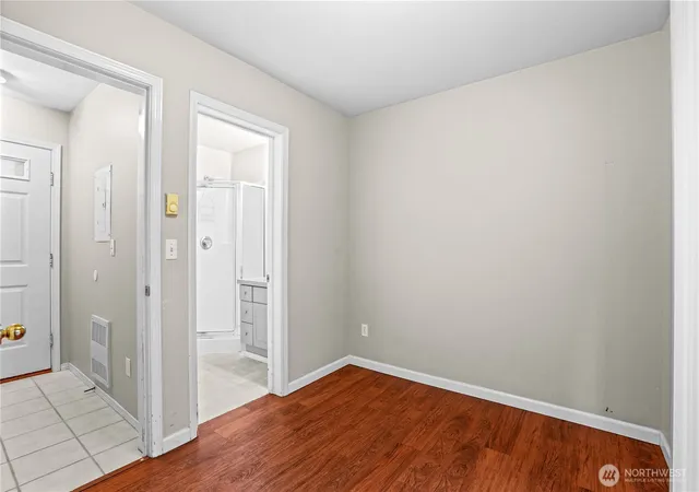 Photo 4 of Townhouse for sale at 8526 Nesbit Ave N #D, Seattle, WA 98103 | MLS# NWM2590000 | Listing updated on 2026-10-02