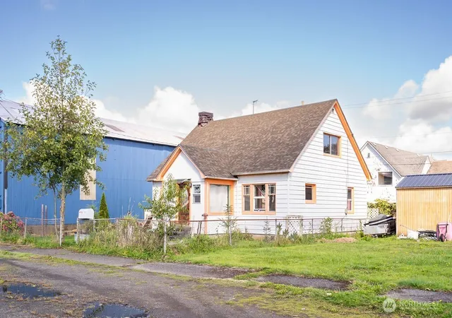 Photo 1 of Single family home for sale at 1309 Riverside Ave, Hoquiam, WA 98550 | MLS# NWM2590002 | Listing updated on 2026-10-01