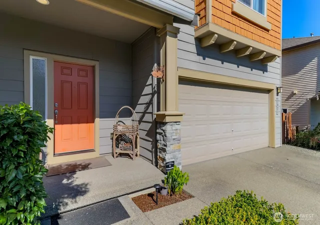 Photo 3 of Single family home for sale at 2021 63rd Street Se, Auburn, WA 98092 | MLS# NWM2590003 | Listing updated on 2026-10-01