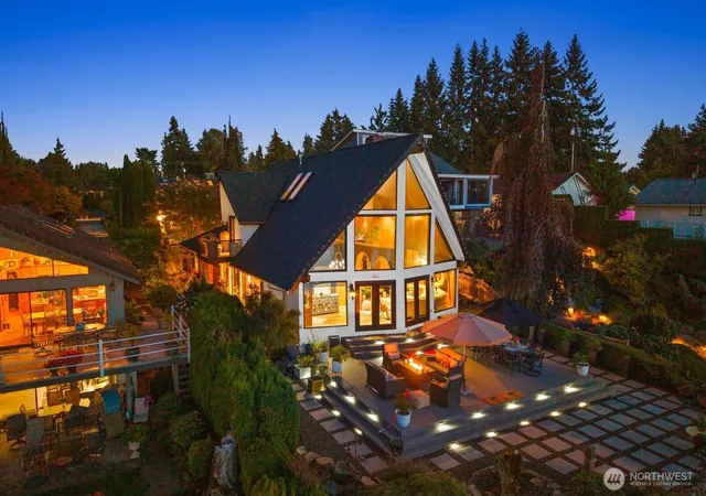 Photo 2 of Single family home for sale at 1504 E Lakeshore Dr, Lake Stevens, WA 98258 | MLS# NWM2590014 | Listing updated on 2026-10-02