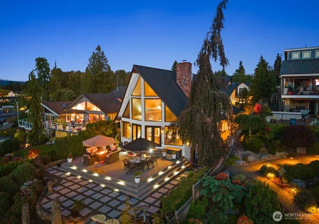 Photo 3 of Single family home for sale at 1504 E Lakeshore Dr, Lake Stevens, WA 98258 | MLS# NWM2590014 | Listing updated on 2026-10-02