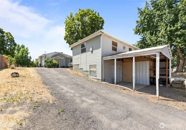 Photo 3 of Multi family home for sale at 26 Southwest 13th, College Place, WA 99324 | MLS# NWM2590017 | Listing updated on 2026-10-01