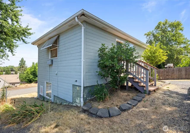 Photo 4 of Multi family home for sale at 26 Southwest 13th, College Place, WA 99324 | MLS# NWM2590017 | Listing updated on 2026-10-01