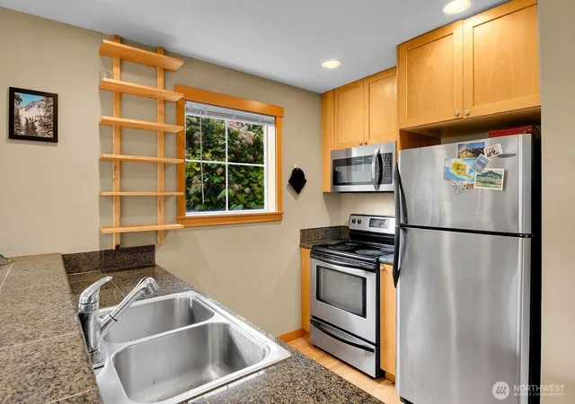 Photo 3 of Townhouse for sale at 5252 12th Avenue NE #A, Seattle, WA 98105 | MLS# NWM2590020 | Listing updated on 2026-10-02