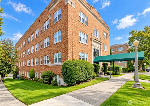 Photo 3 of Condo for sale at 301 N Tacoma Ave #306, Tacoma, WA 98403 | MLS# NWM2590031 | Listing updated on 2026-10-02