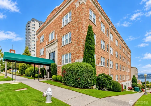 Photo 3 of Condo for sale at 301 N Tacoma Ave #306, Tacoma, WA 98403 | MLS# NWM2590031 | Listing updated on 2026-10-02
