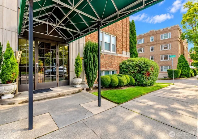 Photo 4 of Condo for sale at 301 N Tacoma Ave #306, Tacoma, WA 98403 | MLS# NWM2590031 | Listing updated on 2026-10-02