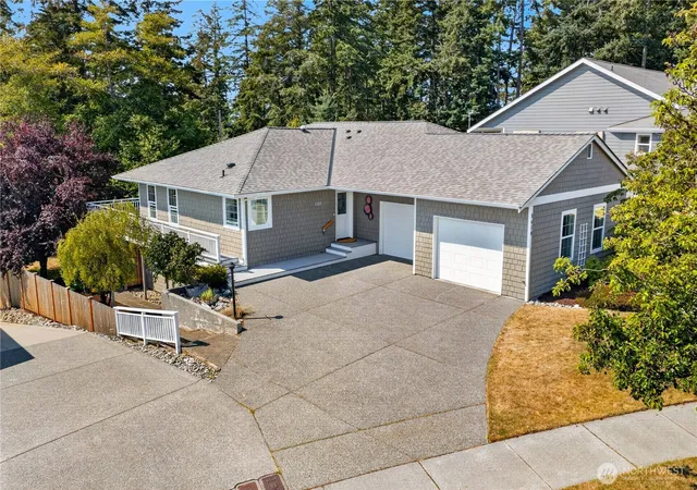 Photo 1 of Single family home for sale at 2618 Washington Blvd, Anacortes, WA 98221 | MLS# NWM2590035 | Listing updated on 2026-10-01