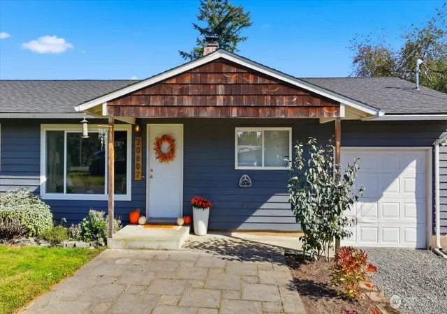 Photo 3 of Single family home for sale at 20807 3rd Avenue W, Lynnwood, WA 98036 | MLS# NWM2590037 | Listing updated on 2026-10-10