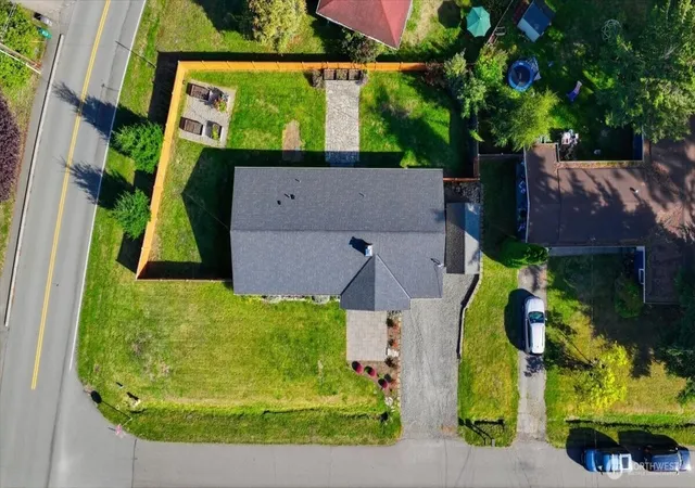 Photo 4 of Single family home for sale at 20807 3rd Avenue W, Lynnwood, WA 98036 | MLS# NWM2590037 | Listing updated on 2026-10-10