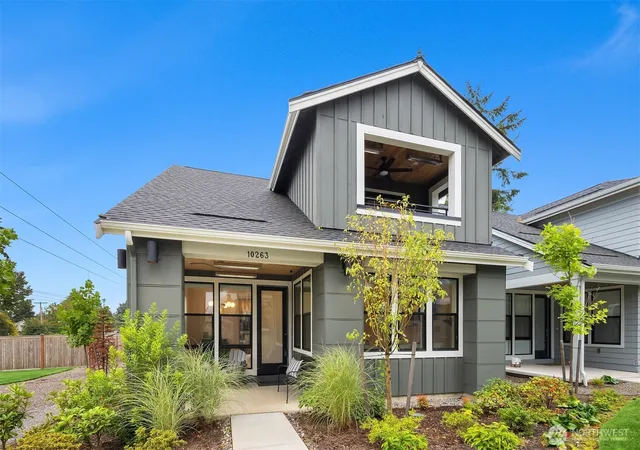 Photo 1 of Condo for sale at 10263 135th Circle Ne #33, Kirkland, WA 98033 | MLS# NWM2590040 | Listing updated on 2026-10-01