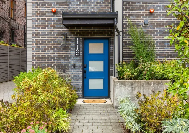 Photo 2 of Townhouse for sale at 1116 Broadway E #C, Seattle, WA 98102 | MLS# NWM2590046 | Listing updated on 2026-10-02