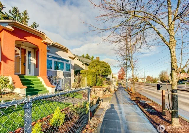 Photo 3 of Single family home for sale at 5305 Martin Luther King Jr Way S, Seattle, WA 98118 | MLS# NWM2590060 | Listing updated on 2026-10-12