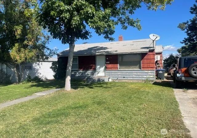 Single family home for sale at 412 W Reisner, Moses Lake, WA 98837 | MLS# NWM2590068