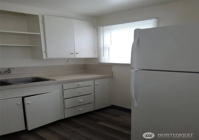 Photo 3 of Single family home for sale at 412 W Reisner, Moses Lake, WA 98837 | MLS# NWM2590068 | Listing updated on 2026-10-02