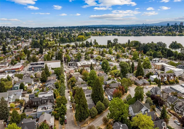 Photo 2 of Single family home for sale at 7520 Linden Ave N, Seattle, WA 98103 | MLS# NWM2590073 | Listing updated on 2026-10-01