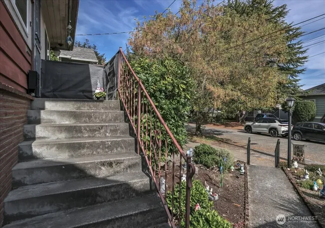 Photo 4 of Sale Pending at 7355 17th Avenue NW, Seattle, WA 98117 | MLS# NWM2590077 | Listing updated on 2026-10-14