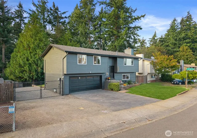 Photo 2 of Single family home for sale at 4002 Sw 333rd Street, Federal Way, WA 98023 | MLS# NWM2590092 | Listing updated on 2026-10-02