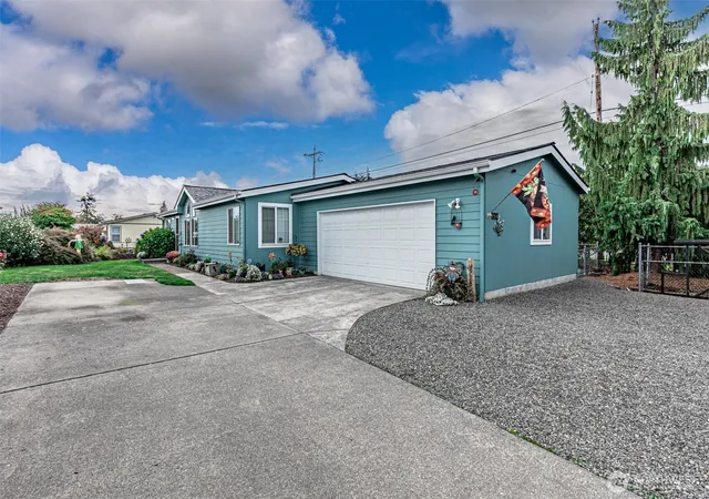 Photo 2 of Manufactured home for sale at 14702 121st Street E #61, Puyallup, WA 98374 | MLS# NWM2590097 | Listing updated on 2026-10-02