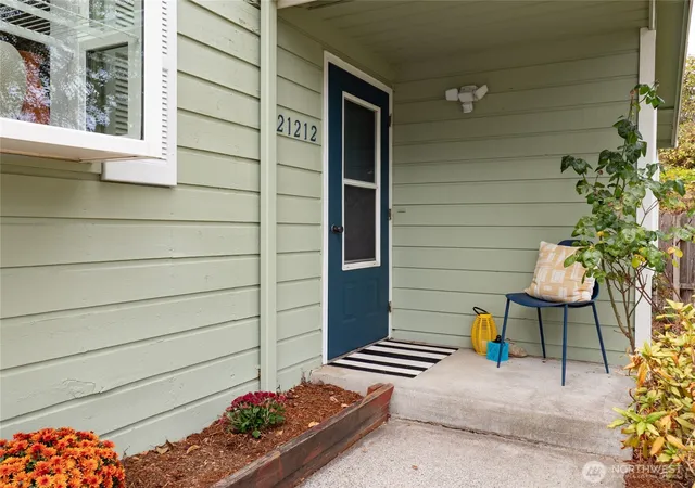 Photo 2 of Sale Pending at 21212 4th Avenue W, Bothell, WA 98021 | MLS# NWM2590100 | Listing updated on 2026-10-13