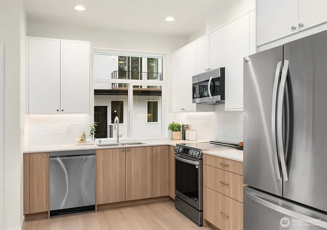 Photo 4 of Townhouse for sale at 10833 11th Avenue NE, Seattle, WA 98125 | MLS# NWM2590101 | Listing updated on 2026-10-01