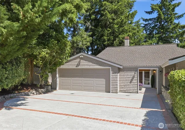 Photo 3 of Single family home for sale at 18540 63rd Avenue Ne, Kenmore, WA 98028 | MLS# NWM2590113 | Listing updated on 2026-10-02
