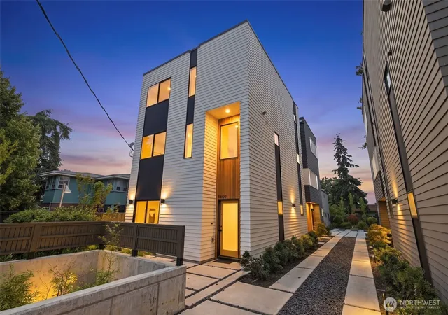 Photo 2 of Townhouse for sale at 4405 S Holly St, Seattle, WA 98118 | MLS# NWM2590117 | Listing updated on 2026-10-01