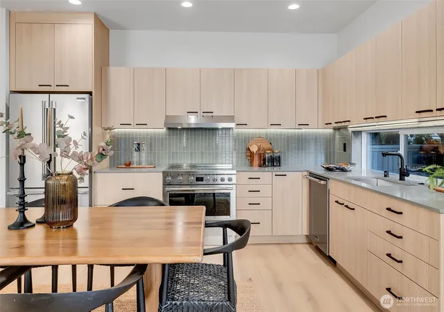 Photo 4 of Townhouse for sale at 4405 S Holly St, Seattle, WA 98118 | MLS# NWM2590117 | Listing updated on 2026-10-01