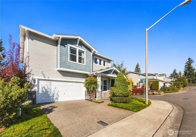Photo 2 of Sale Pending at 417 Hoquiam Pl NE, Renton, WA 98059 | MLS# NWM2590142 | Listing updated on 2026-10-25