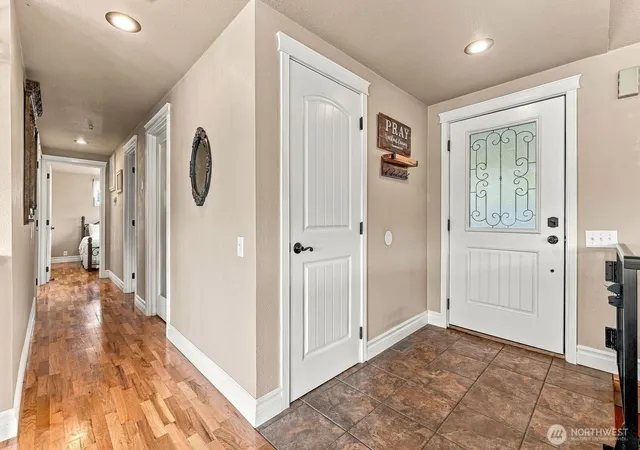 Photo 3 of Single family home for sale at 824 N Kentucky Ave, East Wenatchee, WA 98802 | MLS# NWM2590143 | Listing updated on 2026-10-01