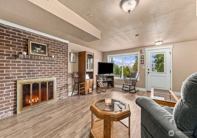 Photo 4 of Single family home for sale at 824 N Kentucky Ave, East Wenatchee, WA 98802 | MLS# NWM2590143 | Listing updated on 2026-10-01