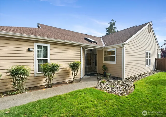Photo 2 of Condo for sale at 2536 N Narrows Dr #10, Tacoma, WA 98406 | MLS# NWM2590157 | Listing updated on 2026-10-09