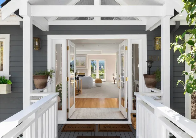 Single family home for sale at 9210 Parkwood Ridge Rd, Mercer Island, WA 98040 | MLS# NWM2590177