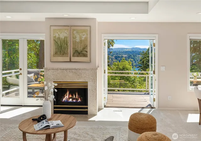 Photo 2 of Single family home for sale at 9210 Parkwood Ridge Rd, Mercer Island, WA 98040 | MLS# NWM2590177 | Listing updated on 2026-10-02