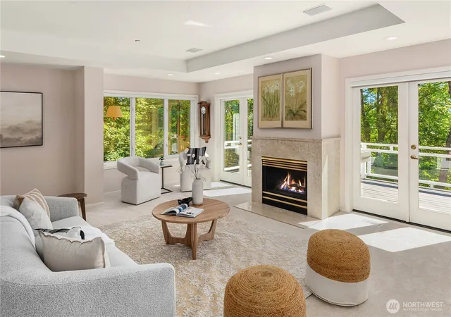 Photo 4 of Single family home for sale at 9210 Parkwood Ridge Rd, Mercer Island, WA 98040 | MLS# NWM2590177 | Listing updated on 2026-10-02